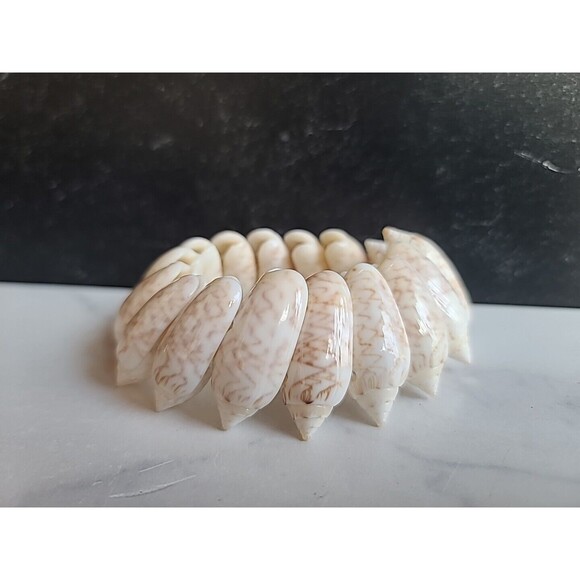 Vintage Beaded Shell Stretchy Bracelet - Picture 4 of 10